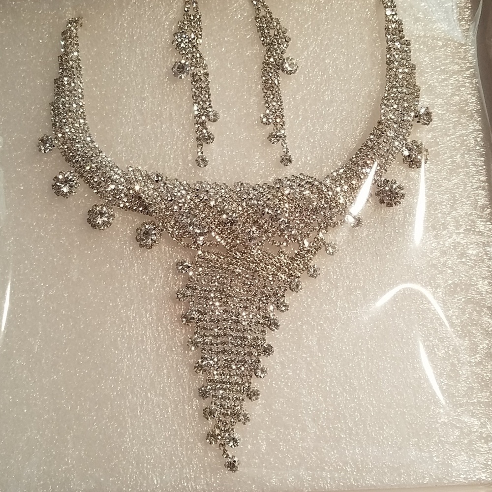 Rhinestone necklace with earrings